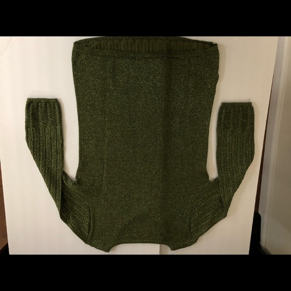 Pretty pullover. - Picture 2 of 2